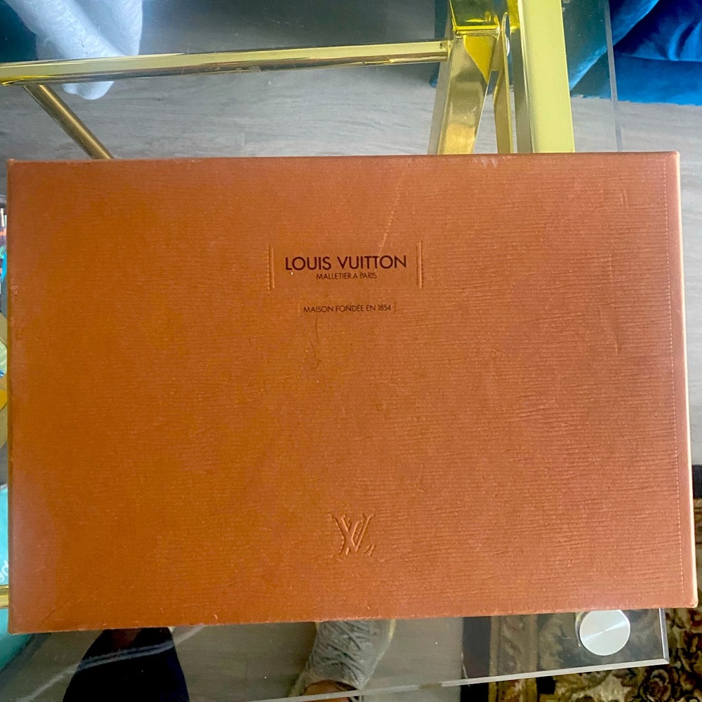 Louis Vuitton scarce with box